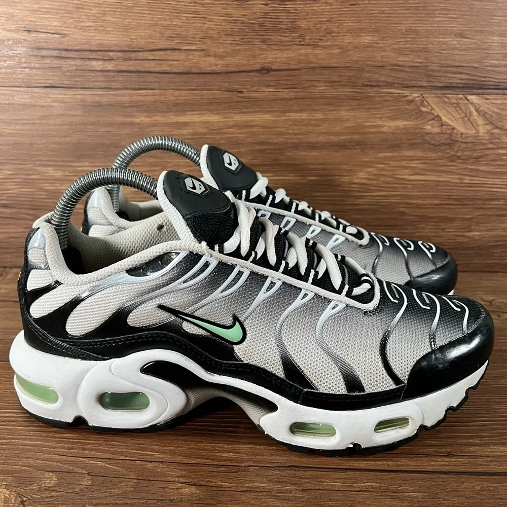 Nike Air Max Plus ‘White Black Mint Green’ Women’s Size 7.5 (6Y) Shoes Sneakers